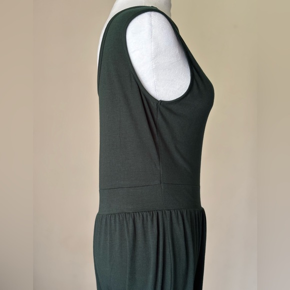 Pretty Garden Women’s Elegant Dark Green Sleeveless Jumpsuit Size Medium - Picture 3 of 11
